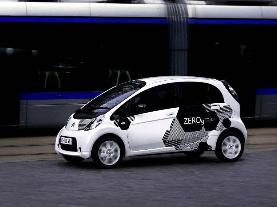  Citroen C-Zero 2010 года  (фото 4 из 18)
